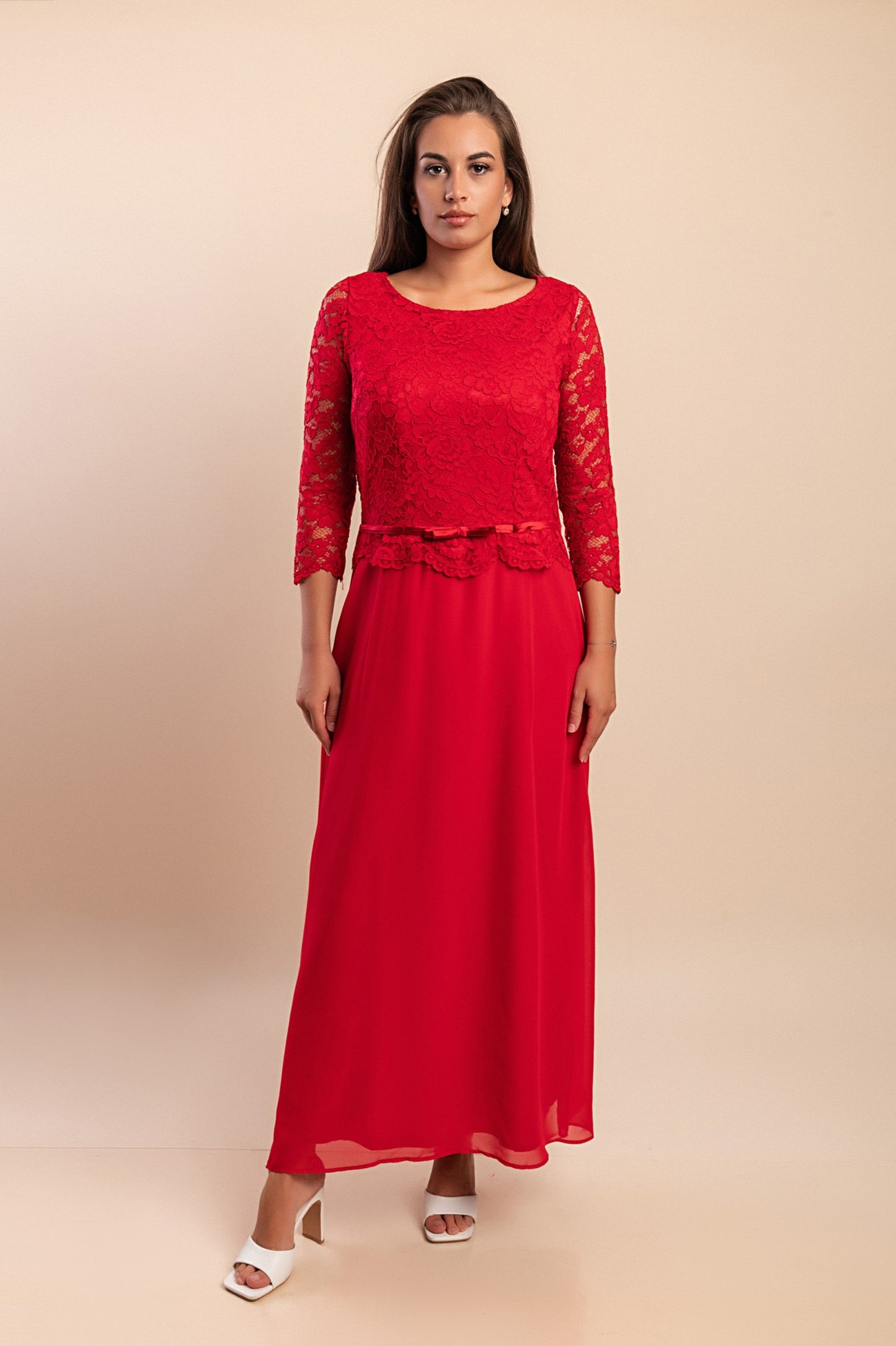 Elegante abito lungo con pizzo, rosso