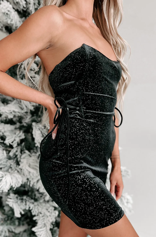 Miniabito attillato con paillettes, nero