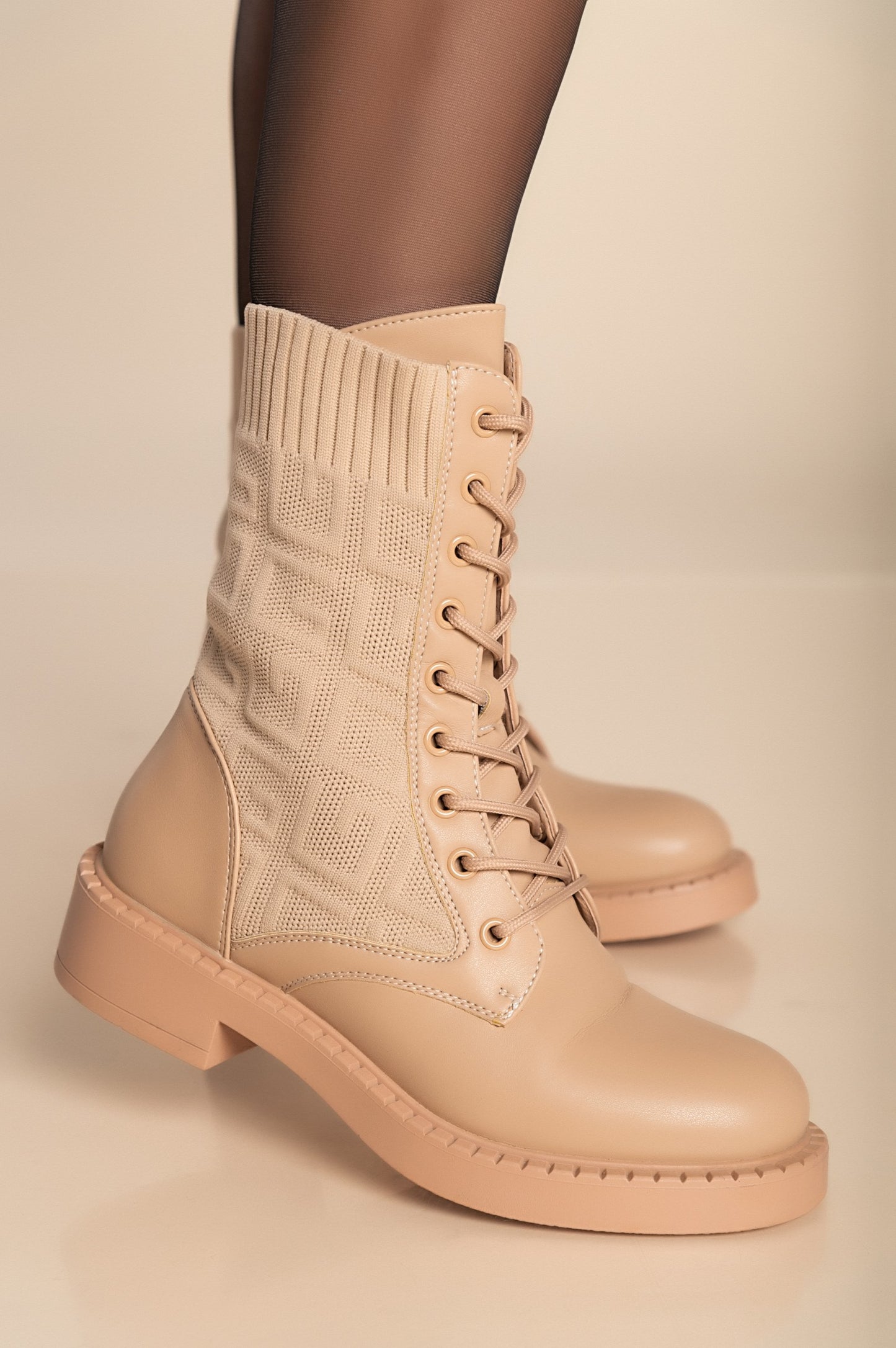 Stivaletti stringati, beige
