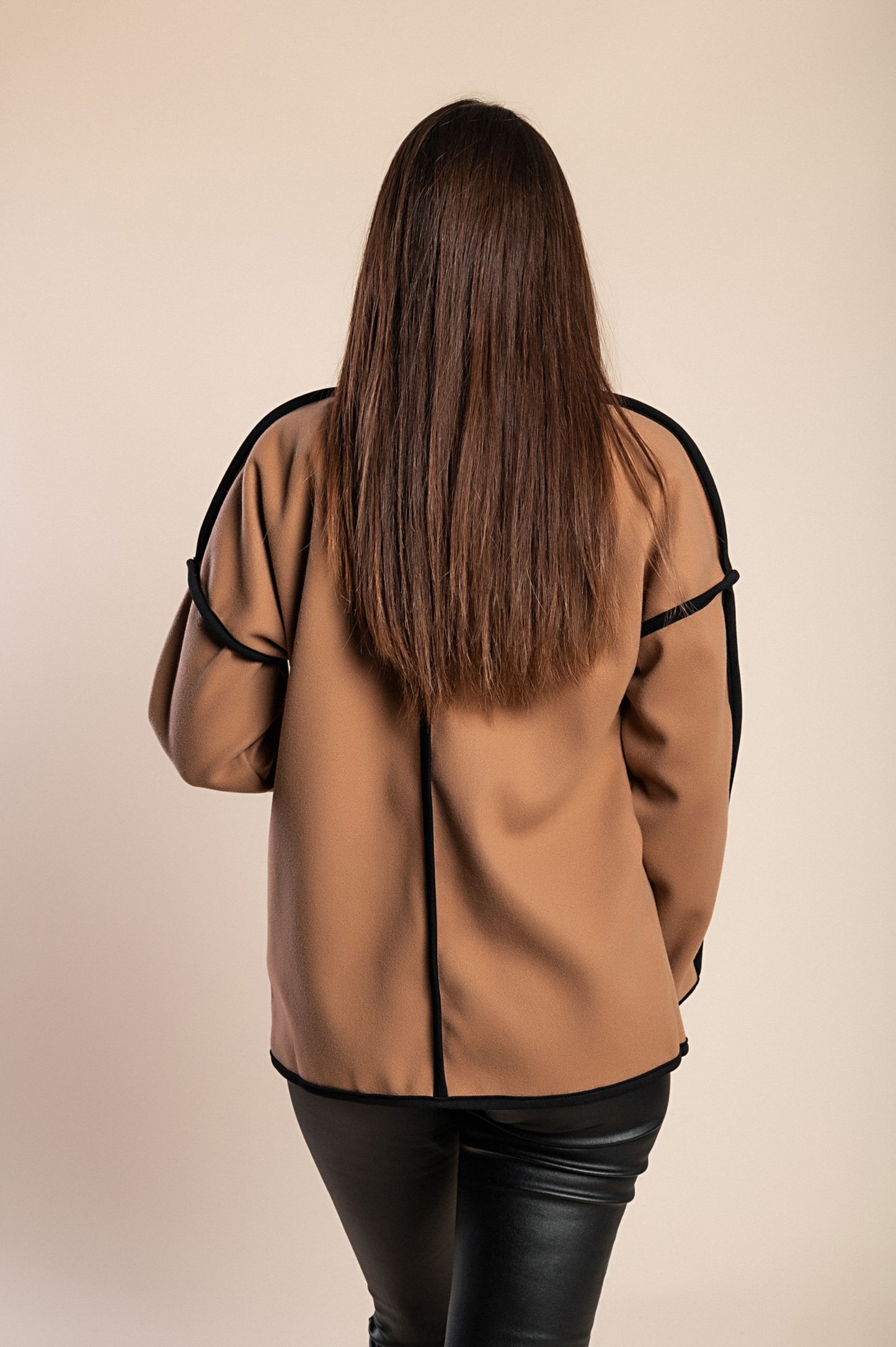 Cappotto corto elegante, bianco
