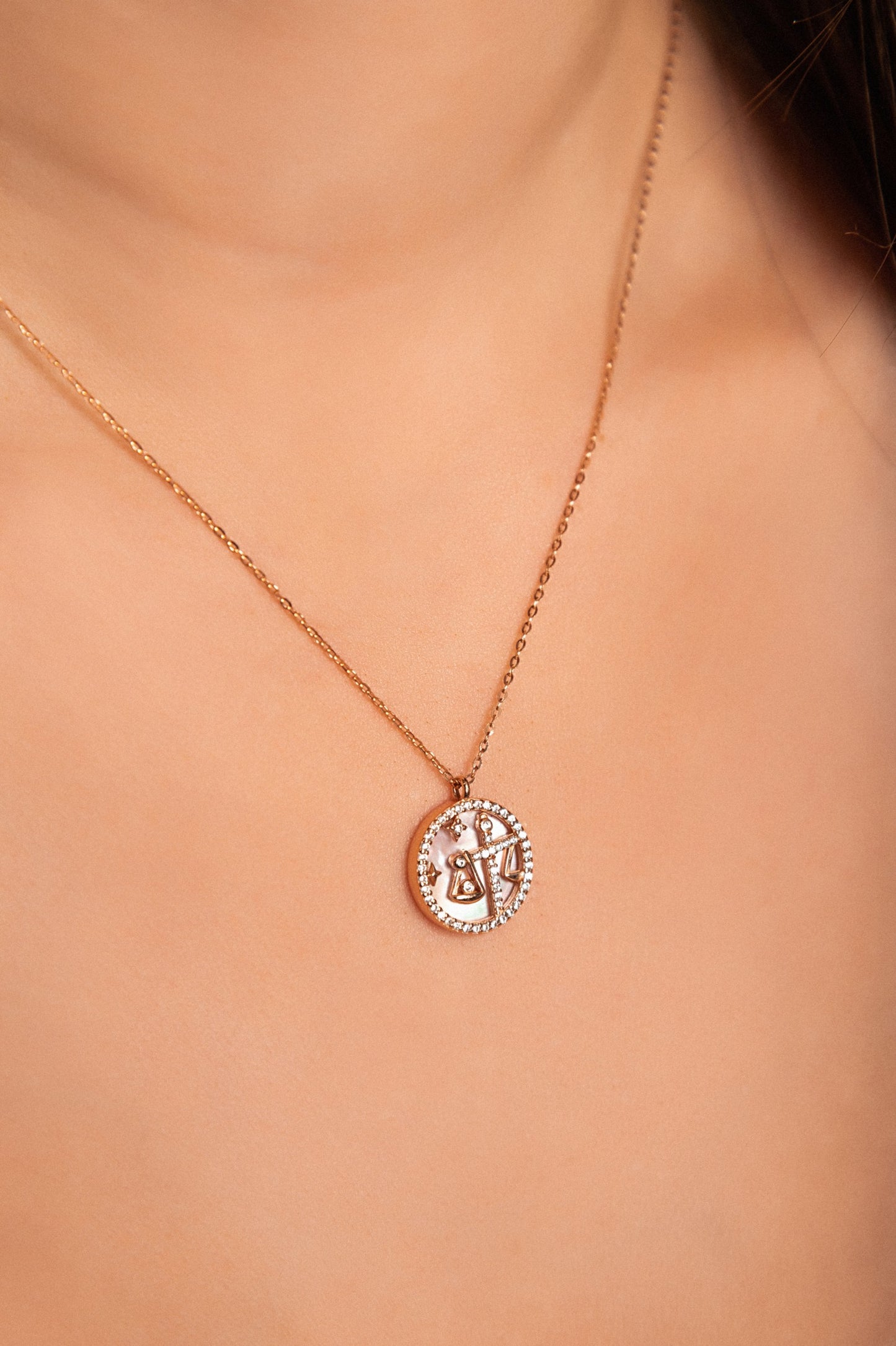 Collana con pendente, LIBRA, oro rosa