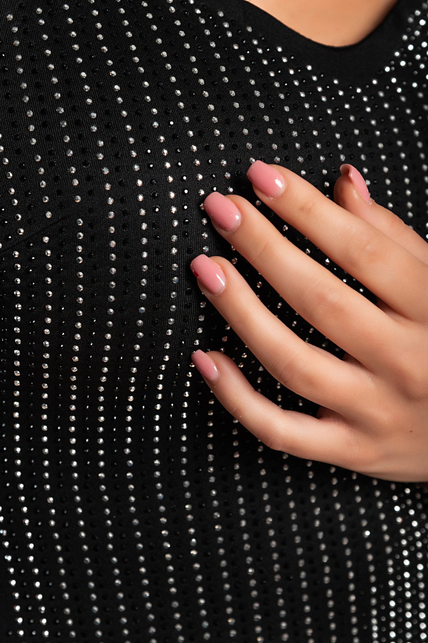 Mini abito aderente con strass, nero