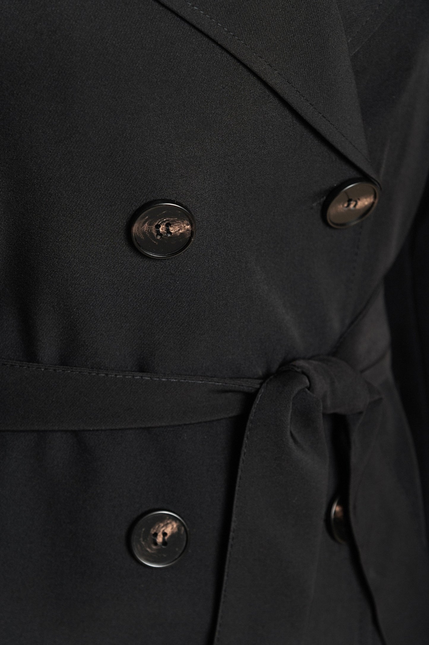 Elegante trench con bottoni, beige