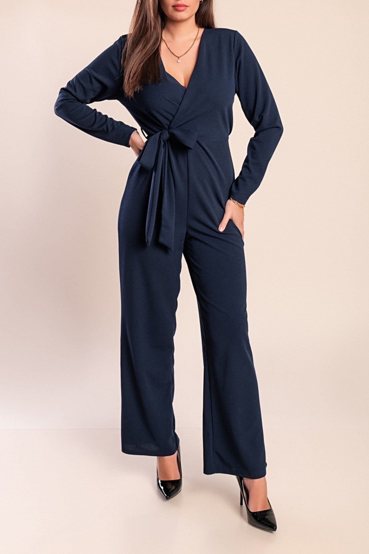 Tuta elegante a maniche lunghe, nera