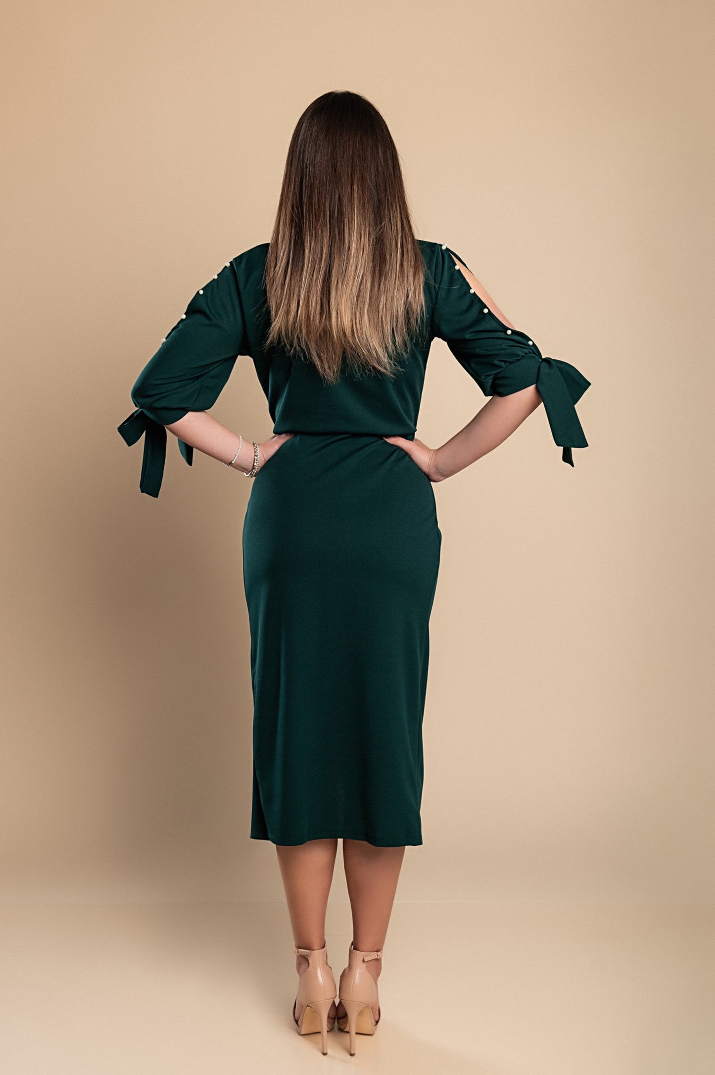 Abito elegante midi con scollo rotondo, maniche 3/4 con spacco e perline decorative Peppina, nero