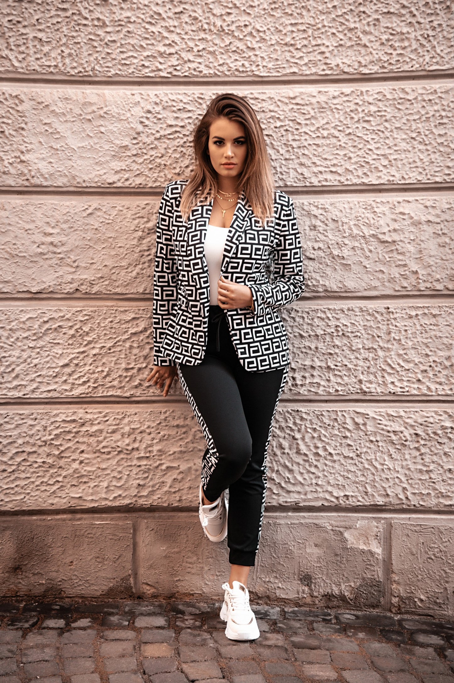 Completo pantalone con blazer elegante con stampa geometrica Nunzia, beige