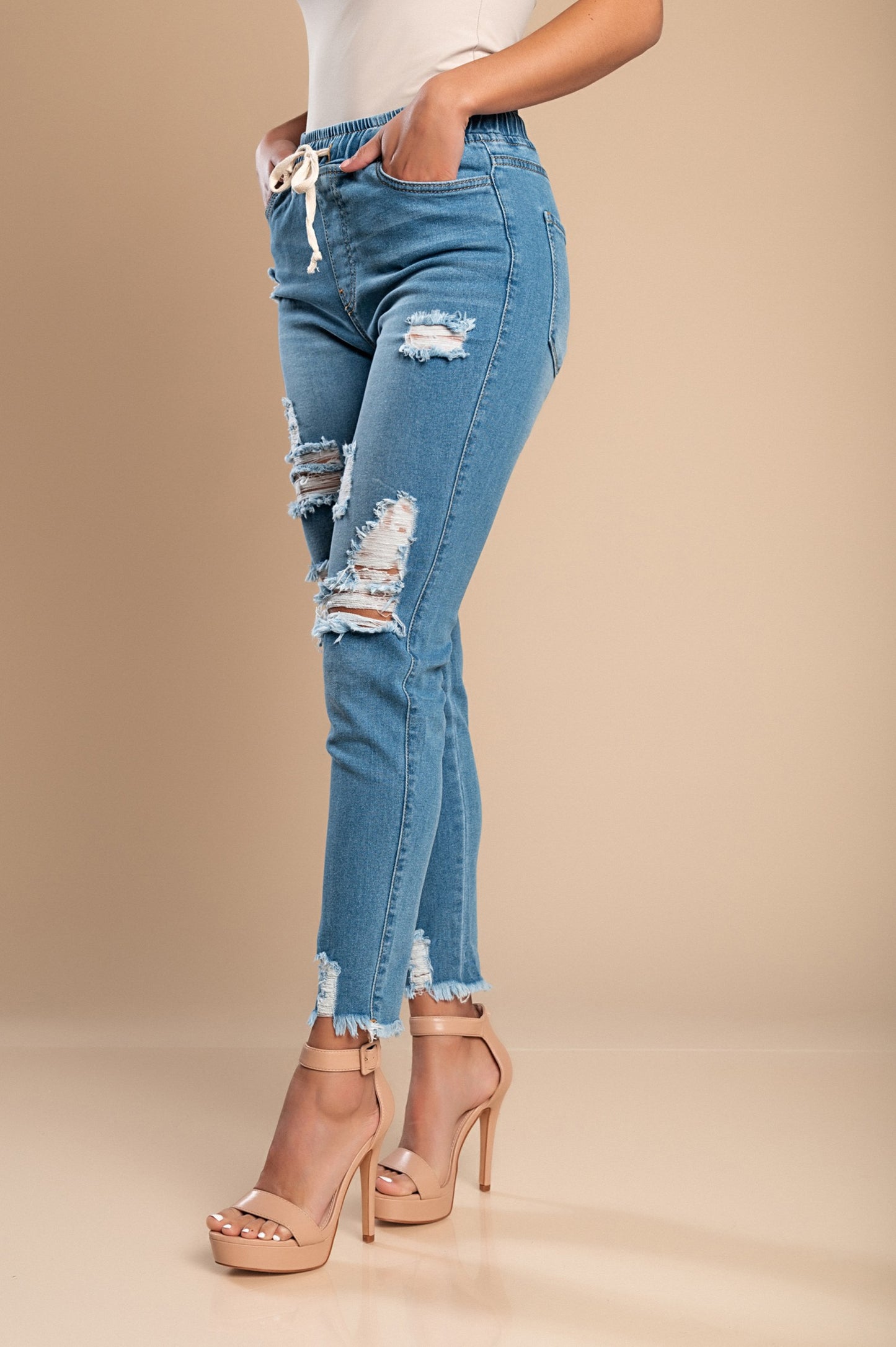 Jeans attillati a vita alta e spacchi Stefana, celeste