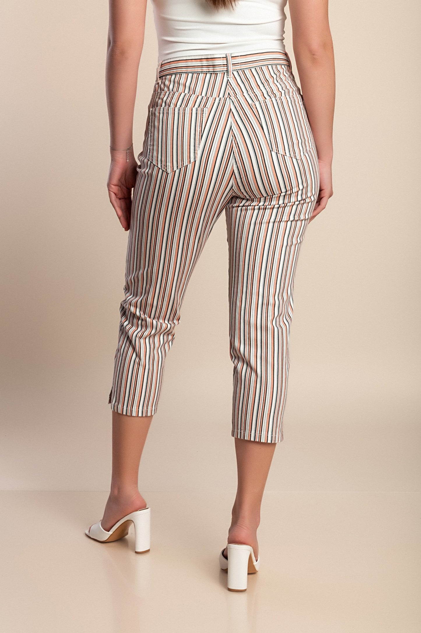 Pantaloni capri taglie forti con stampa a righe, arancioni