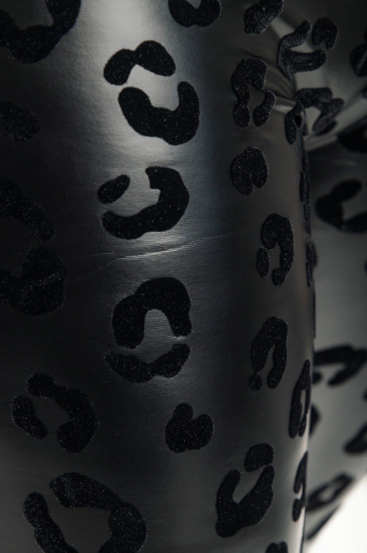 Leggings alla moda in ecopelle, neri.