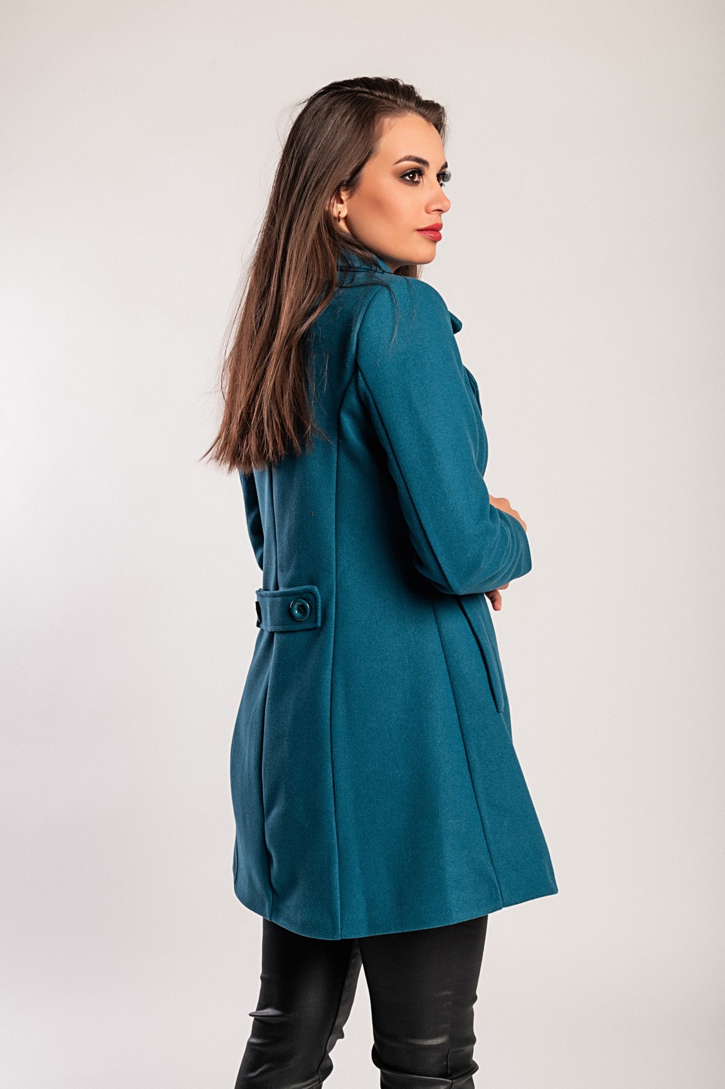 Cappotto elegante con bottoni, cammelli