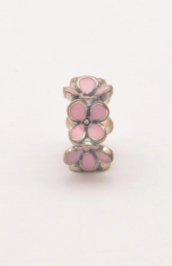 Ciondolo in argento con motivo floreale, rosa.
