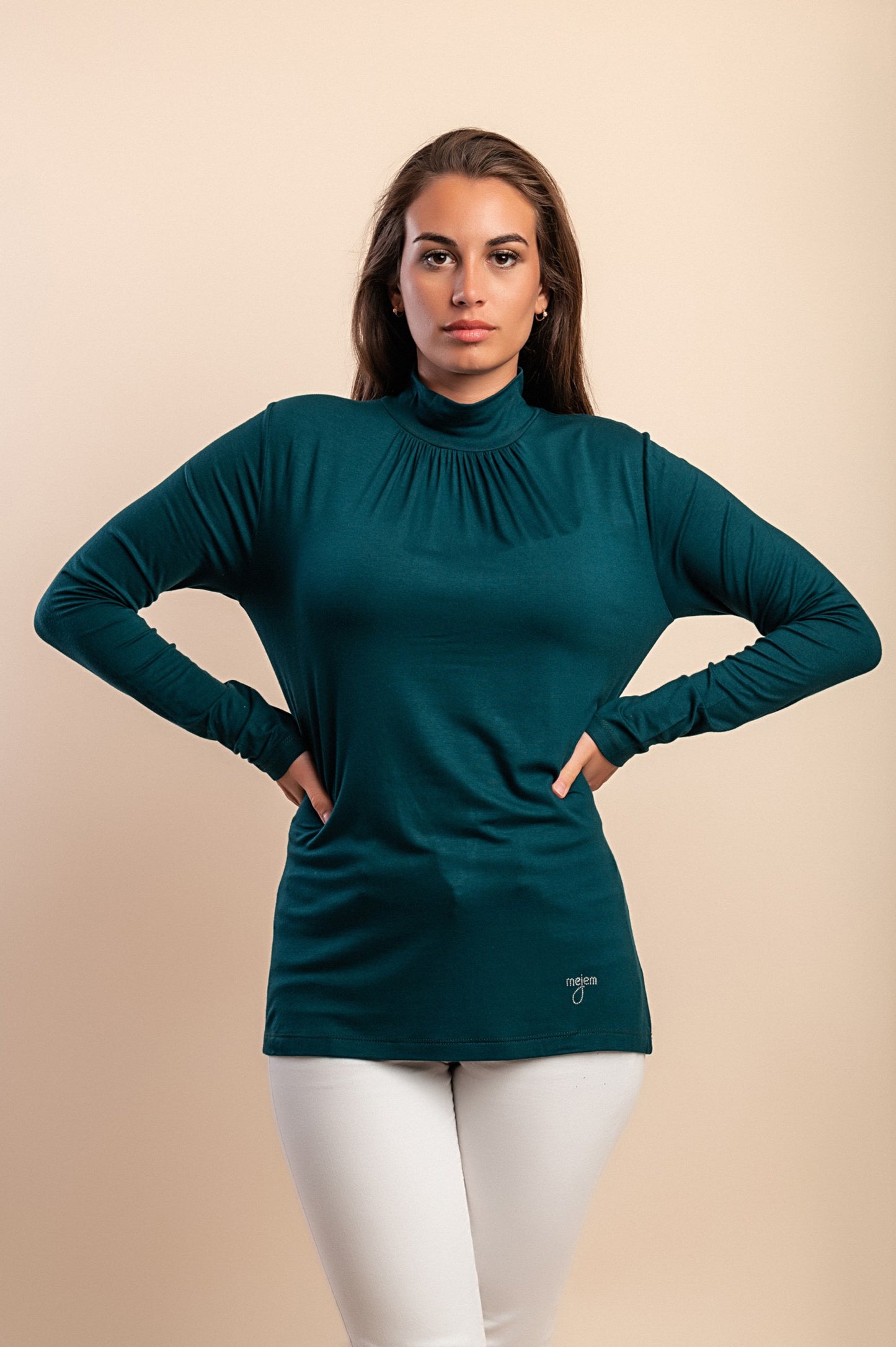 Top in viscosa con collo alto, blu scuro