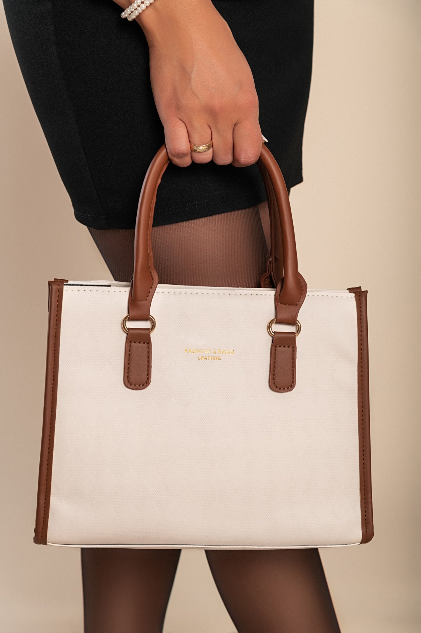 Borsa a mano in combinazione bicolore, bianco