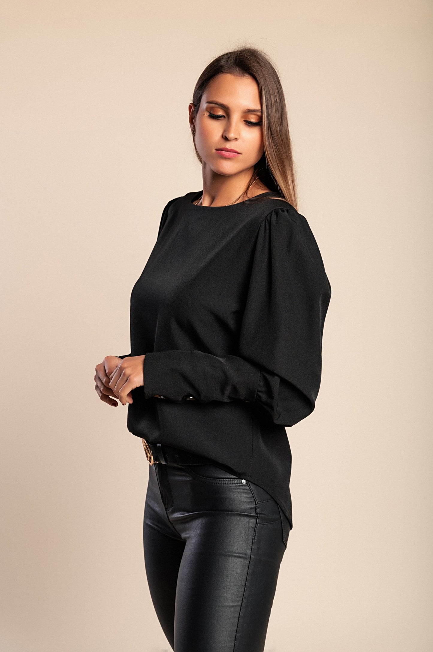 Elegante camicetta con bottoni, beige