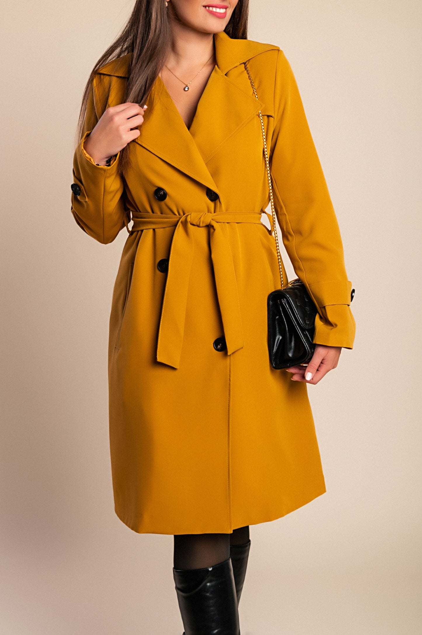 Elegante trench con bottoni, beige
