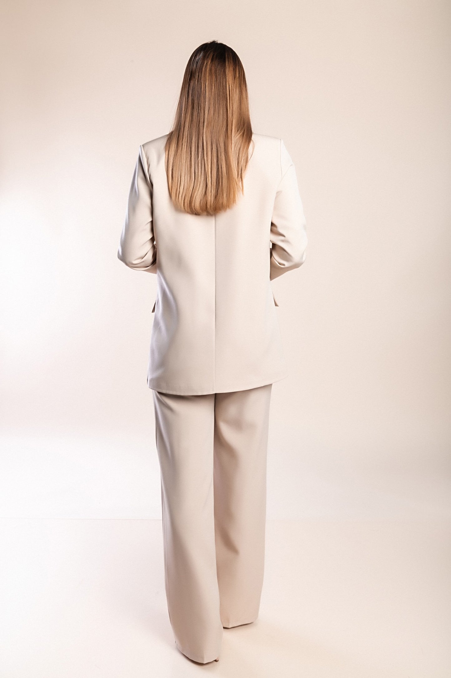 Completo giacca e pantaloni eleganti, beige