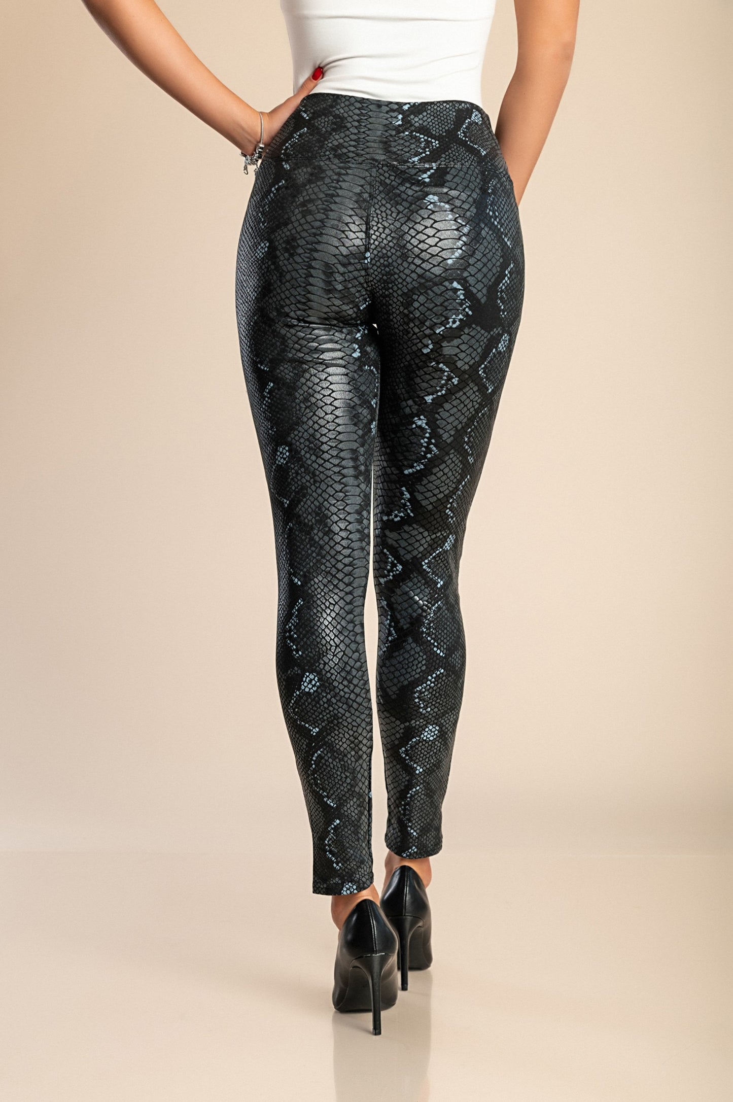 Leggings alla moda con stampa pelle di serpente, neri