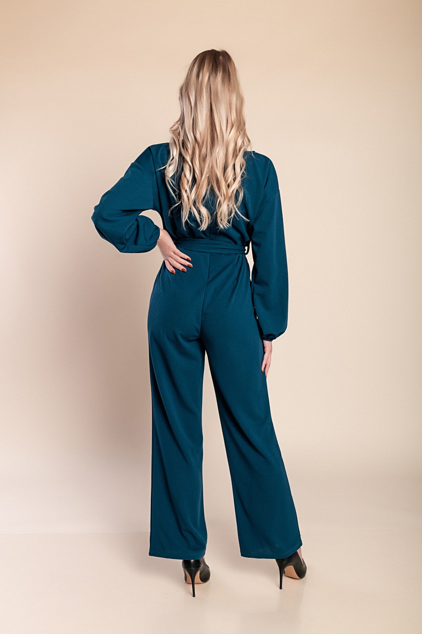Tuta elegante a maniche lunghe, nera