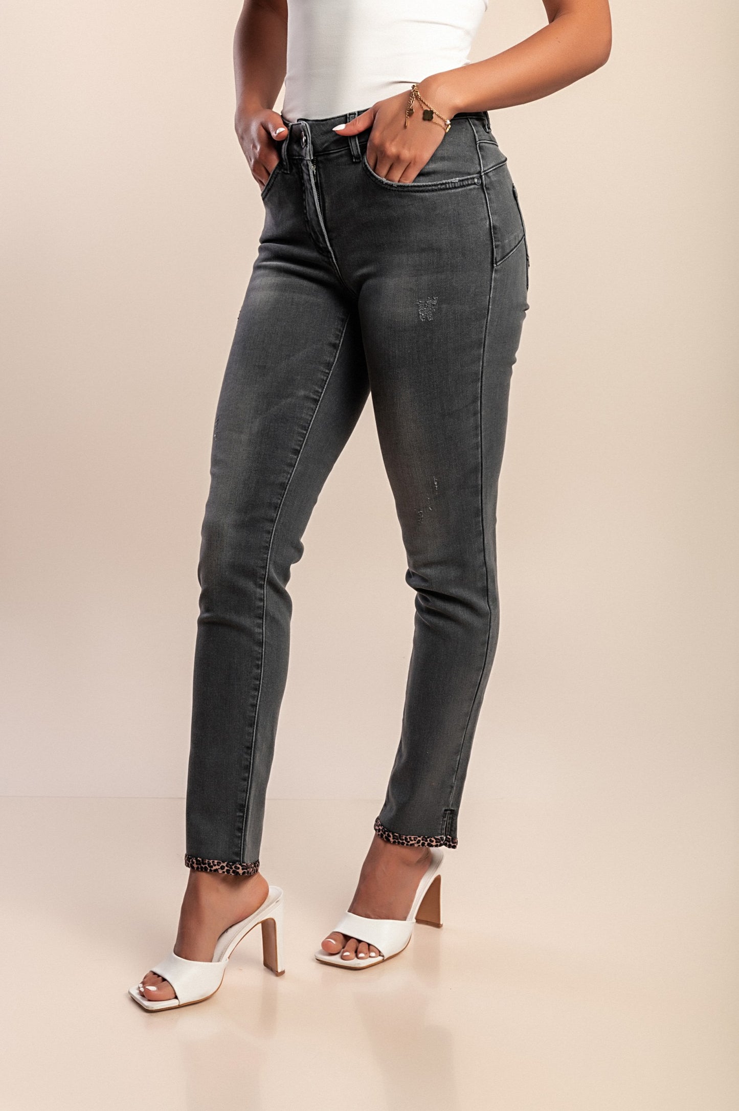 Jeans con stampa leopardata, grigio