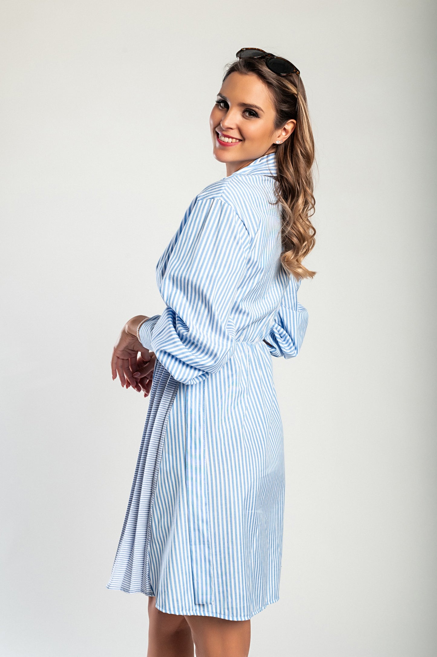 Mini abito con stampa a righe, di colore azzurro