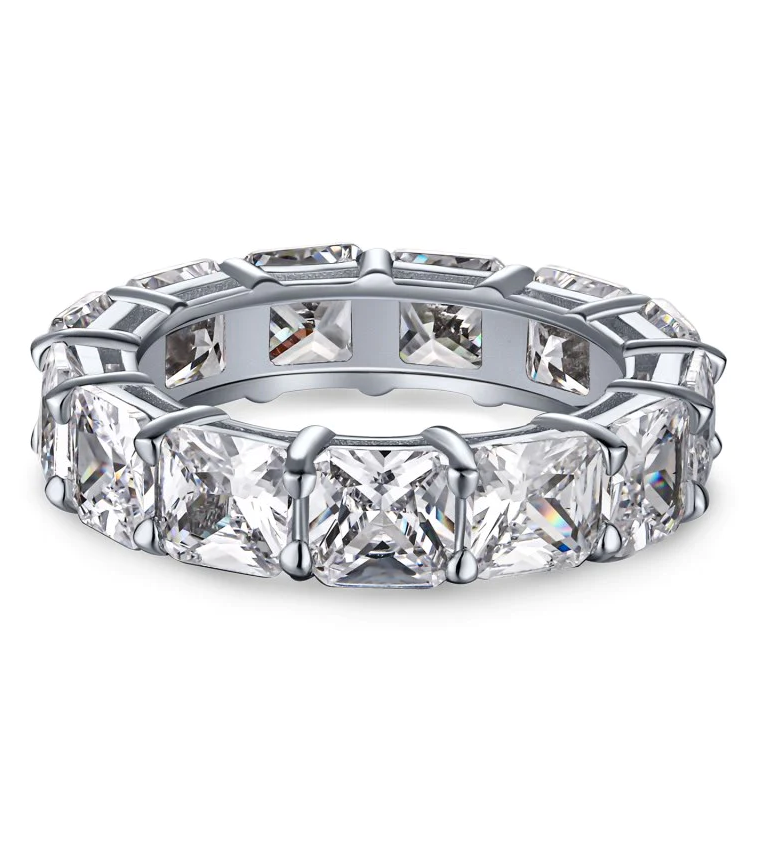 Anello in argento con strass, colore argento