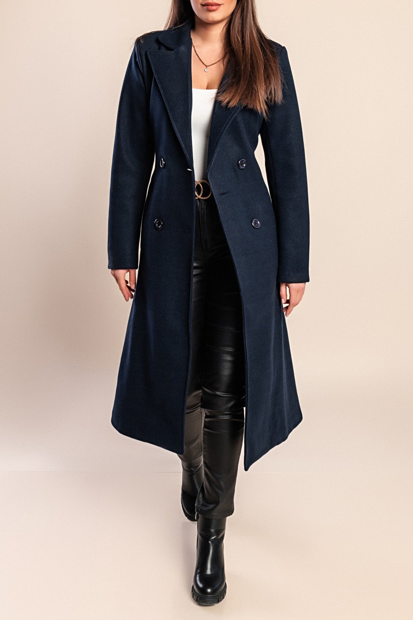 Elegante cappotto lungo con bottoni, color cammello