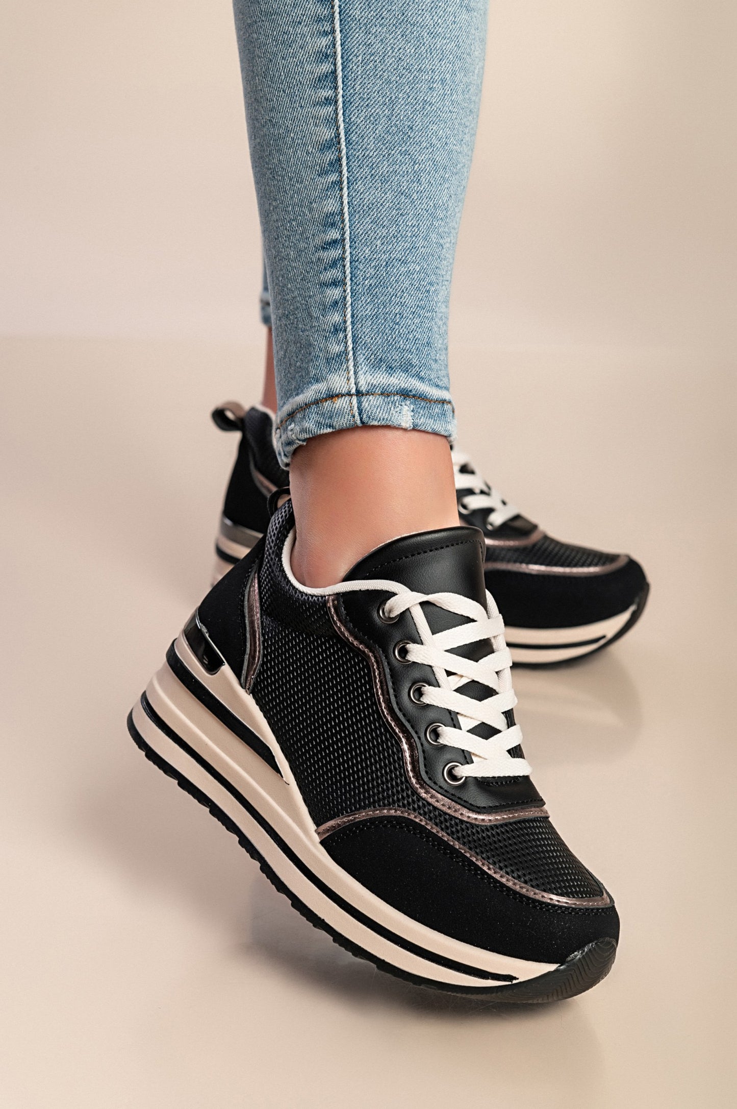 Sneakers alla moda, colore nero