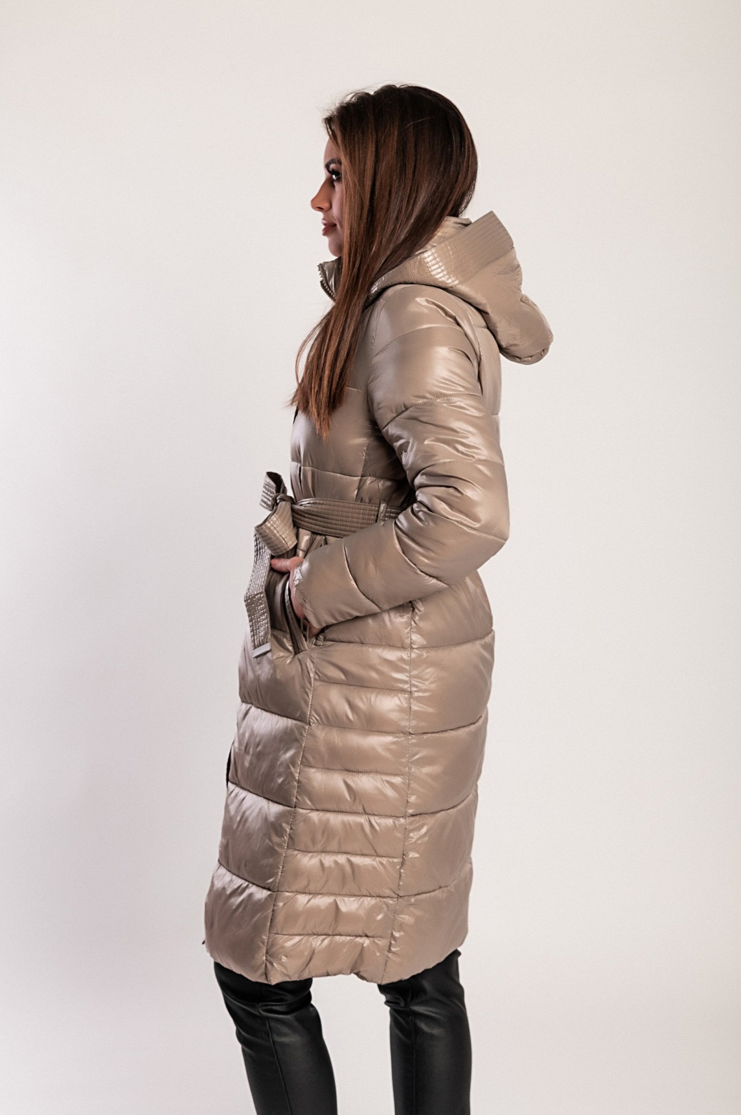 Giacca lunga imbottita con cappuccio, beige