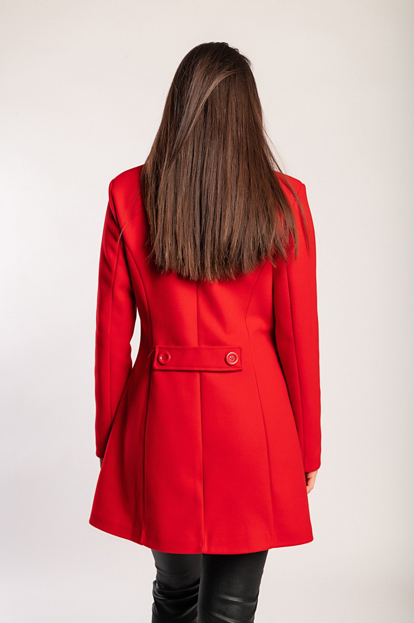 Cappotto elegante con bottoni, cammelli