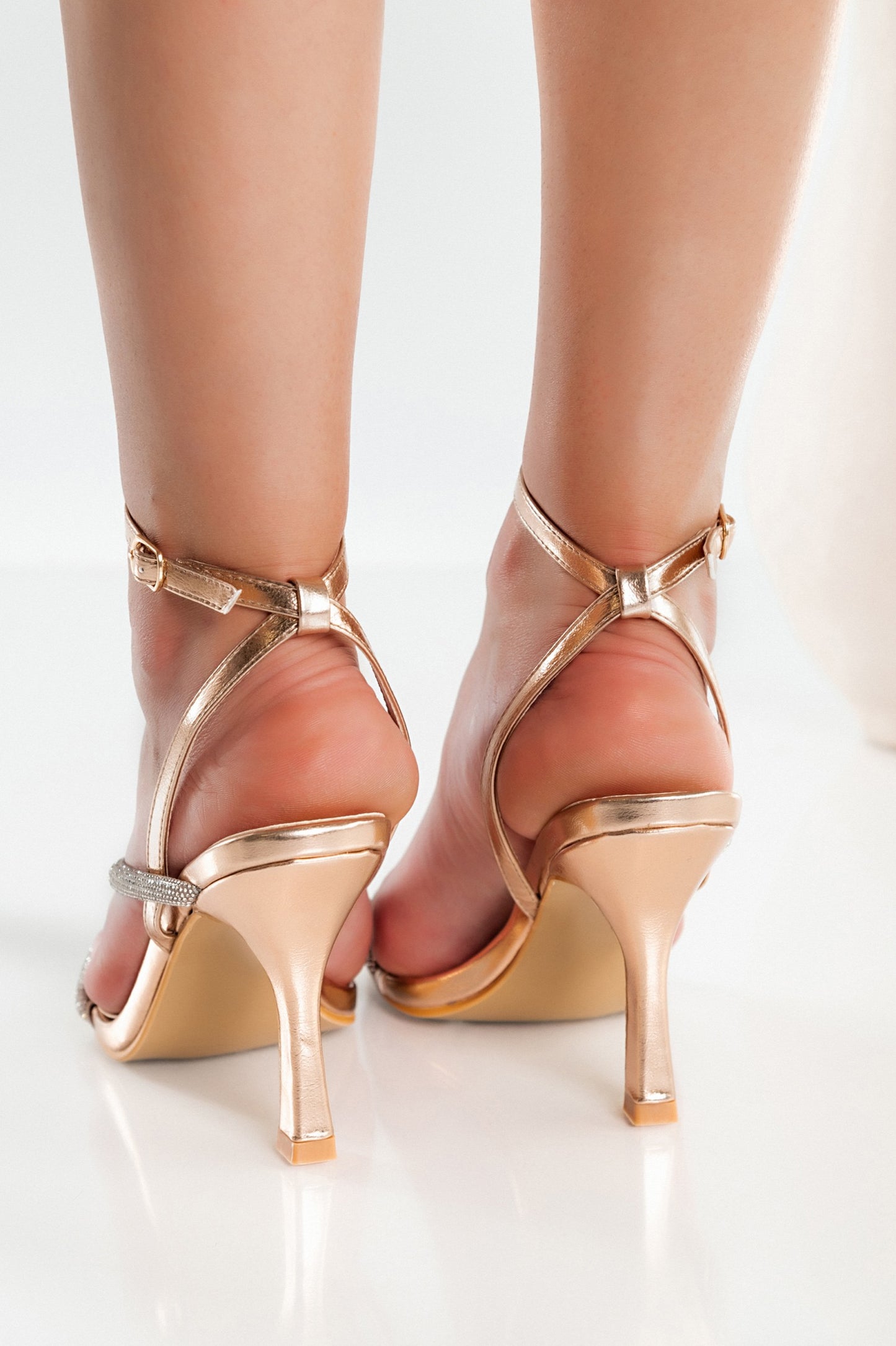 Sandali con tacco alto e strass, colore champagne