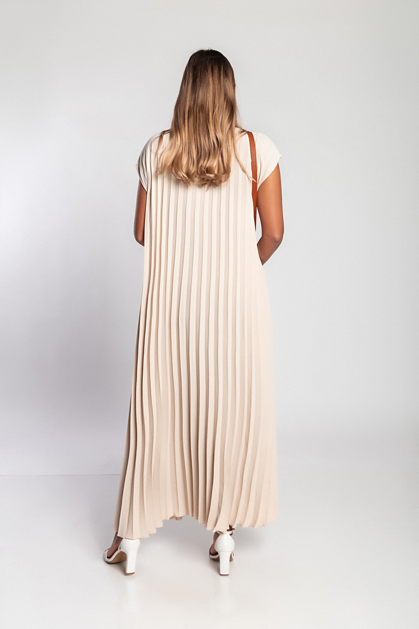 Abito lungo plissettato, beige