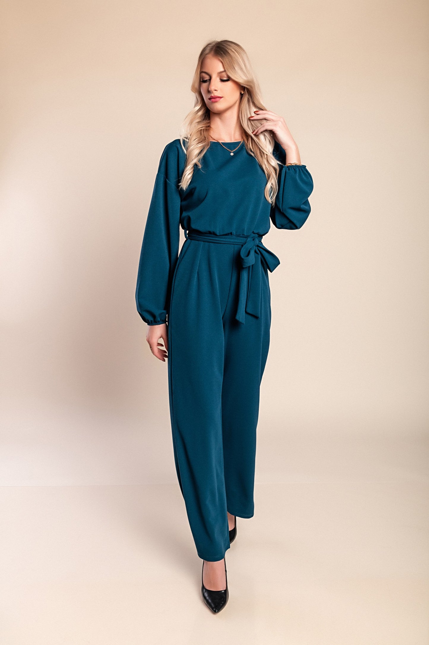 Tuta elegante a maniche lunghe, nera