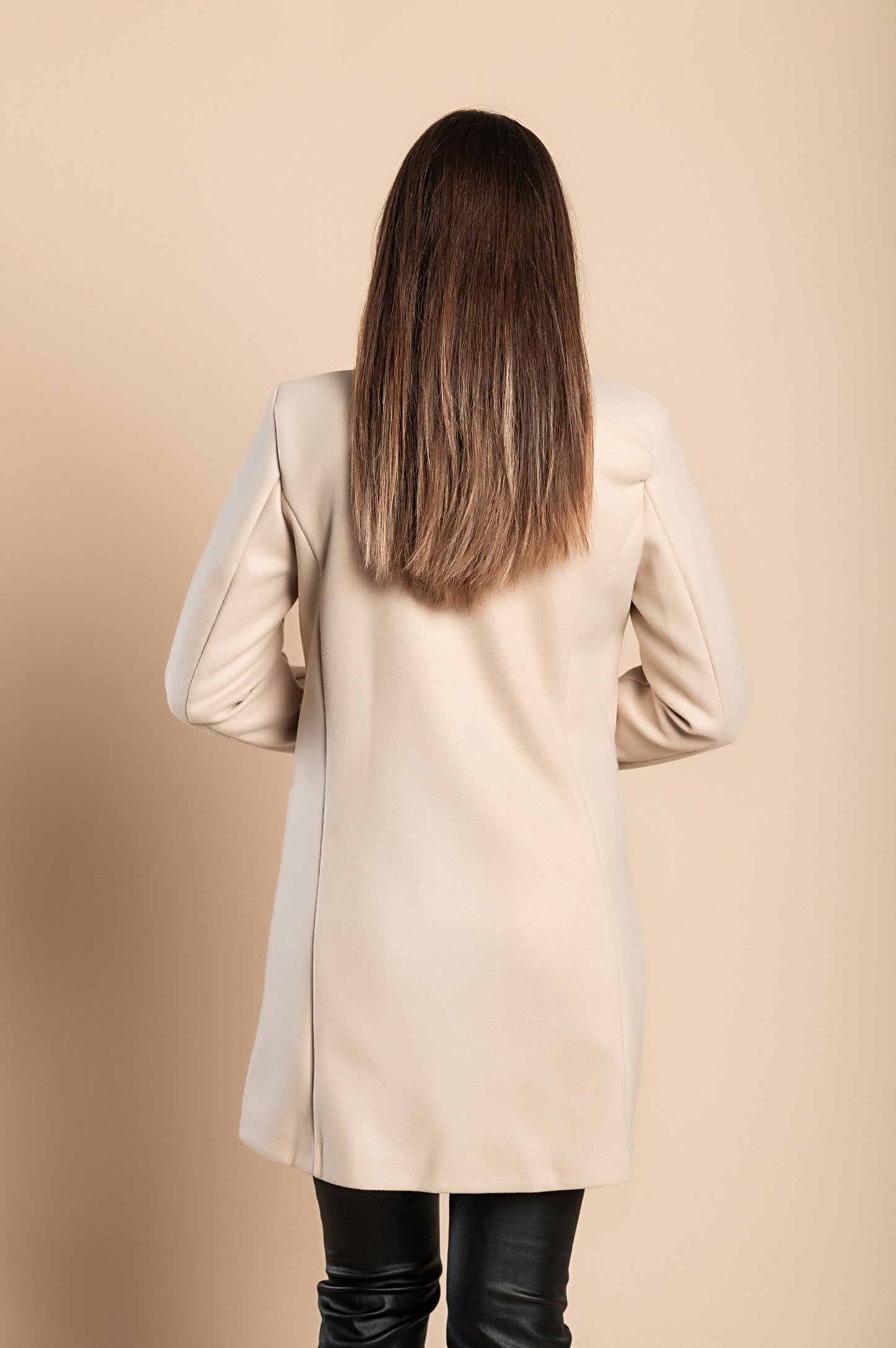 Cappotto elegante con un bottone, beige