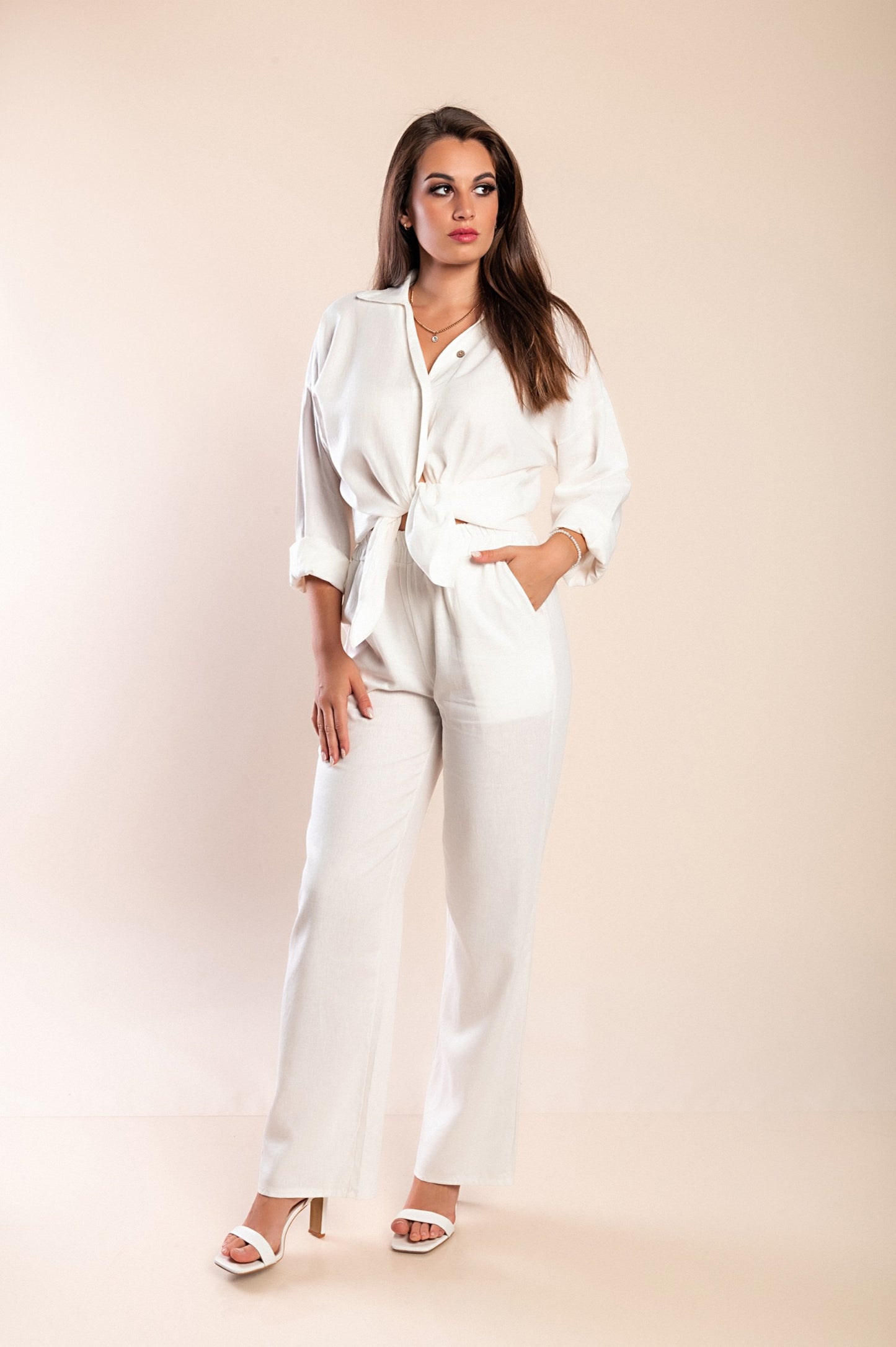 Completo camicia e pantaloni in lino, bianco