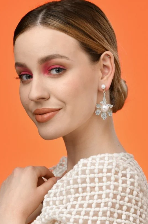 Orecchini eleganti con strass, bianchi