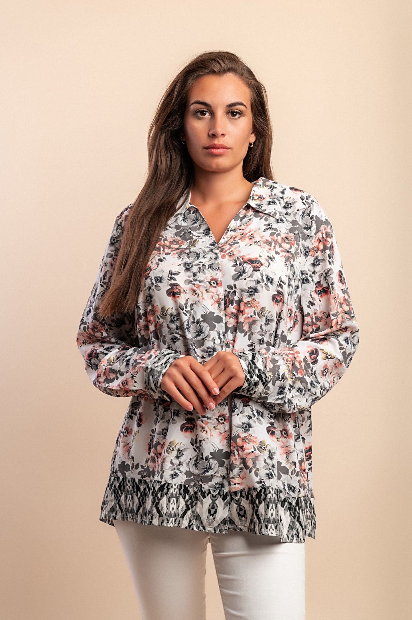Elegante camicetta con stampa floreale, bianca