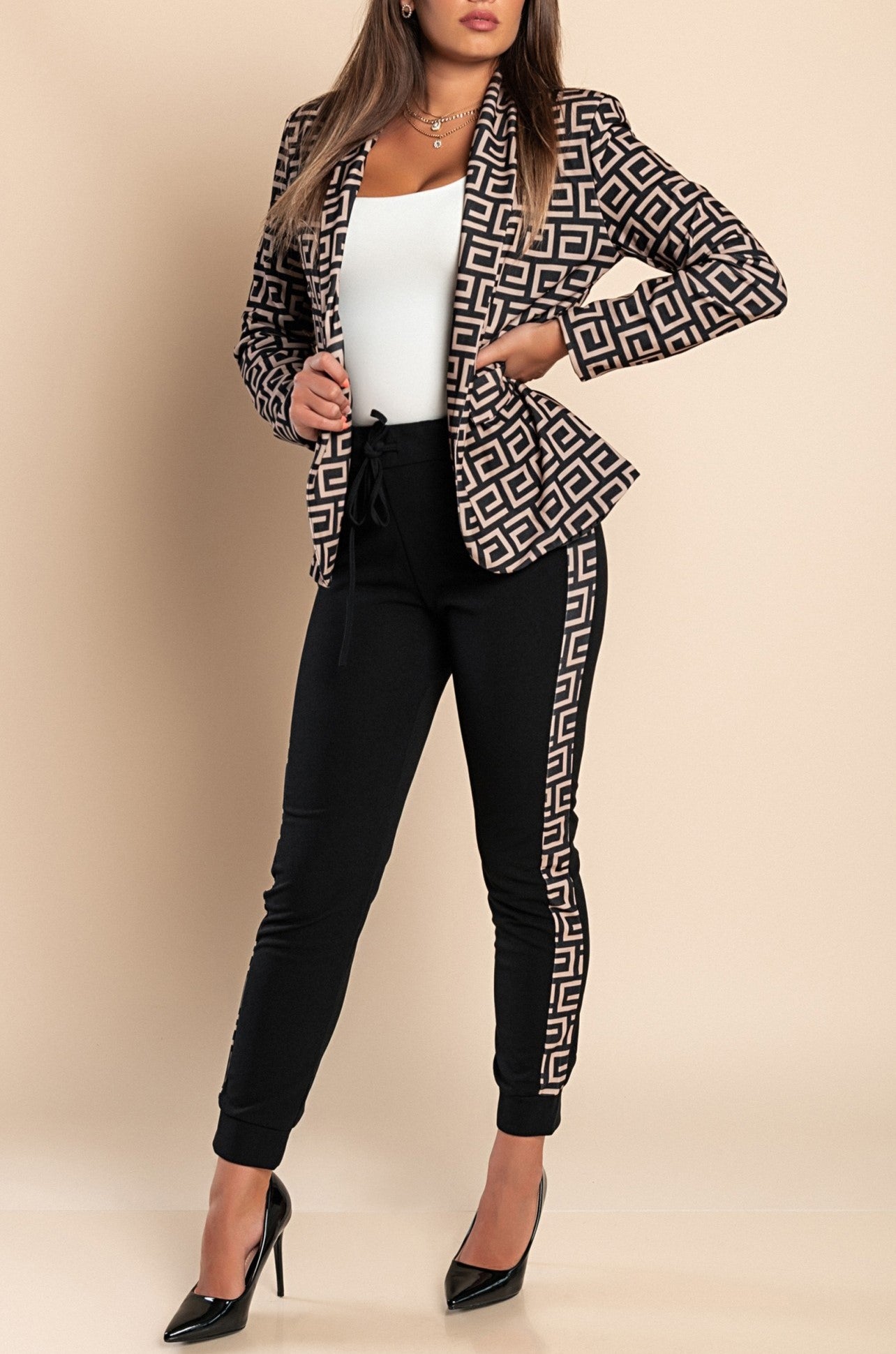 Completo pantalone con blazer elegante con stampa geometrica Nunzia, beige