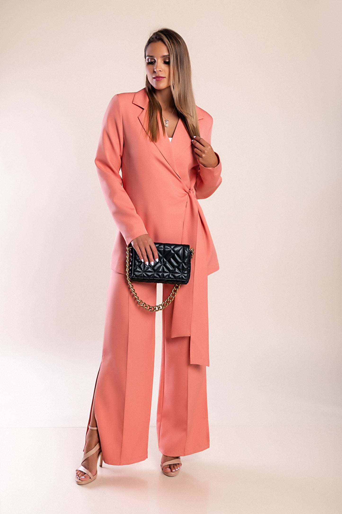 Completo giacca e pantaloni eleganti, beige