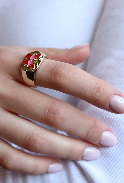 Anello elegante, colore rosso