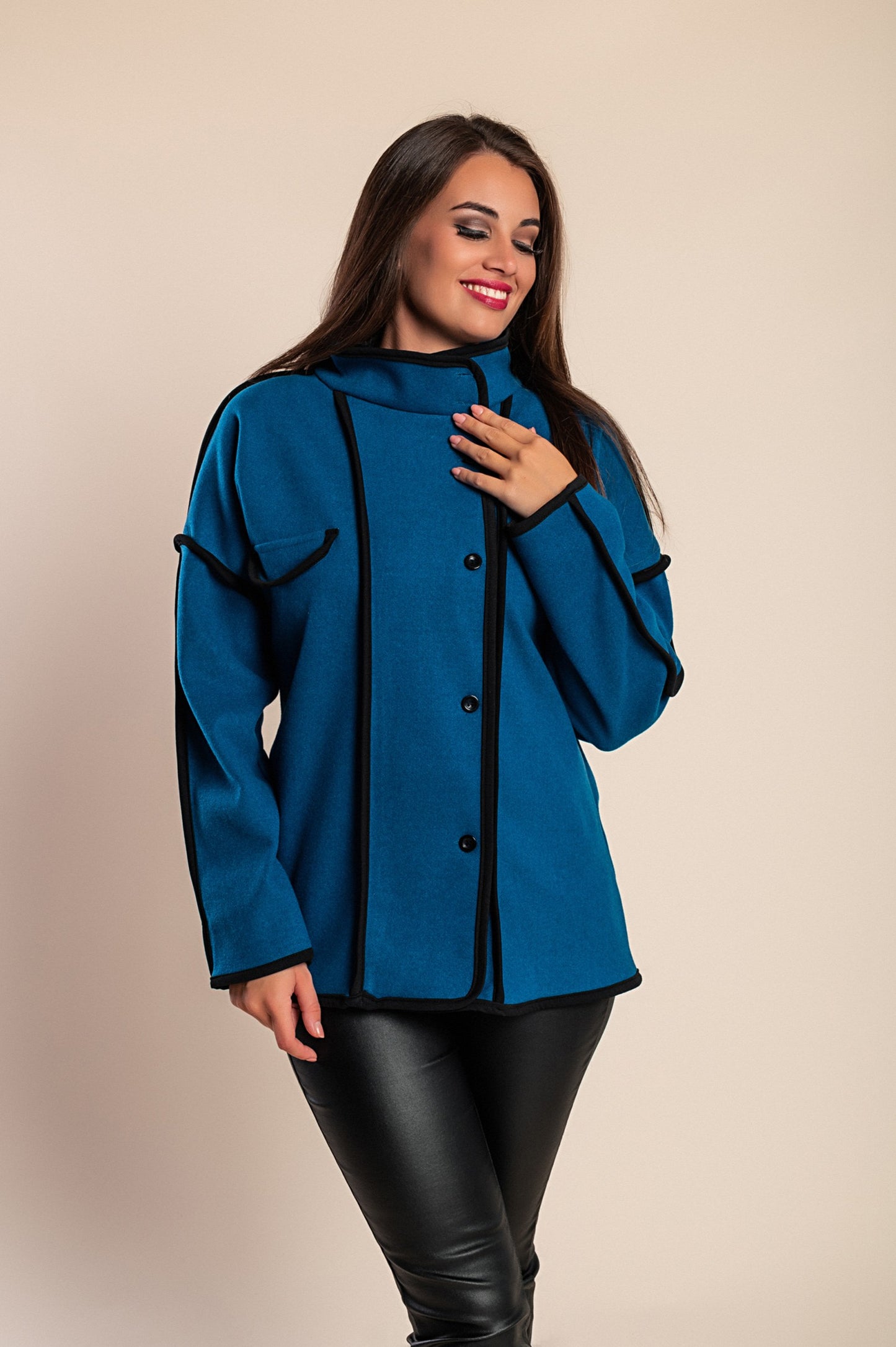 Cappotto corto elegante, bianco