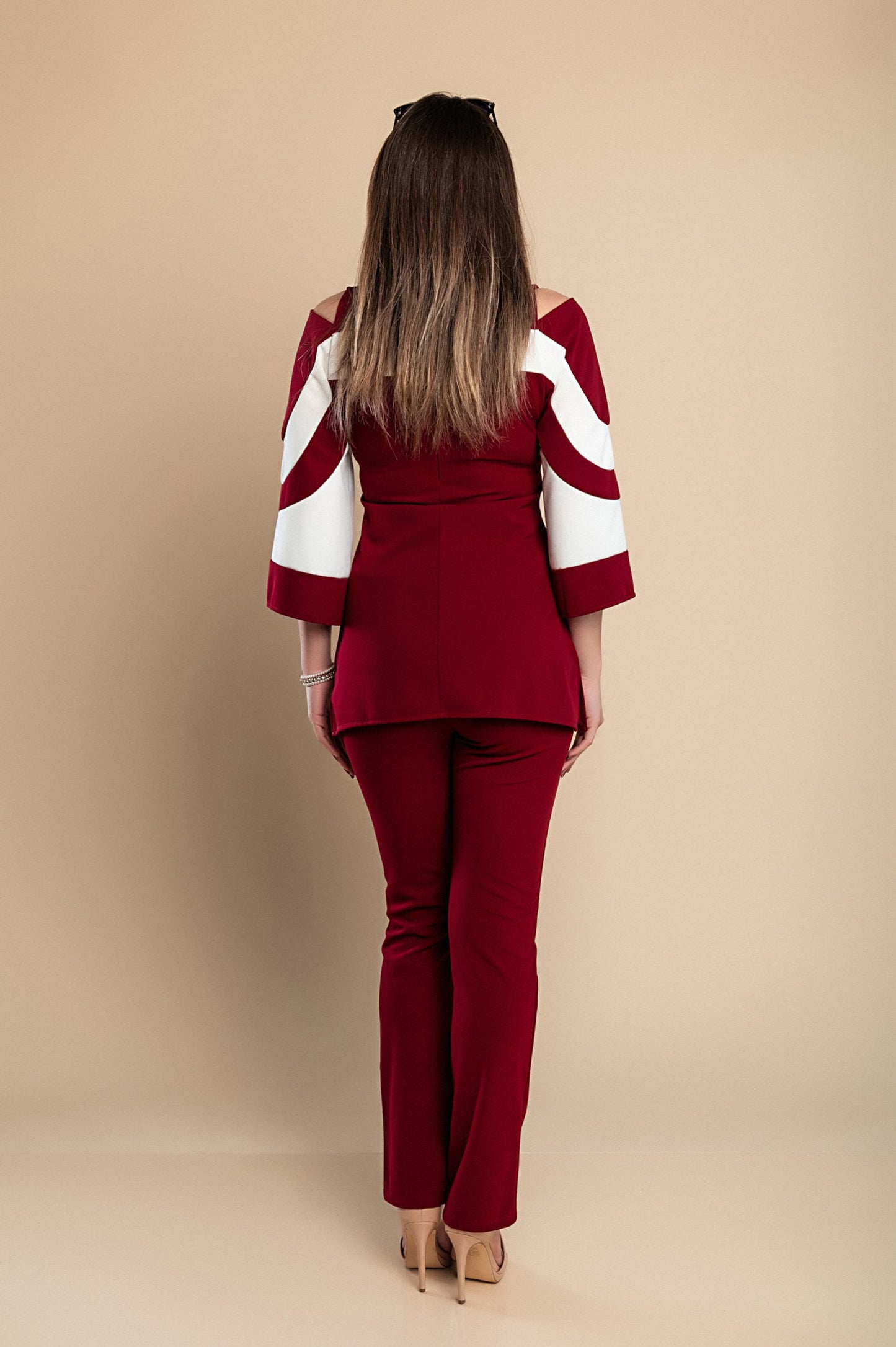 Competo elegante top con maniche a campana e pantaloni, nero