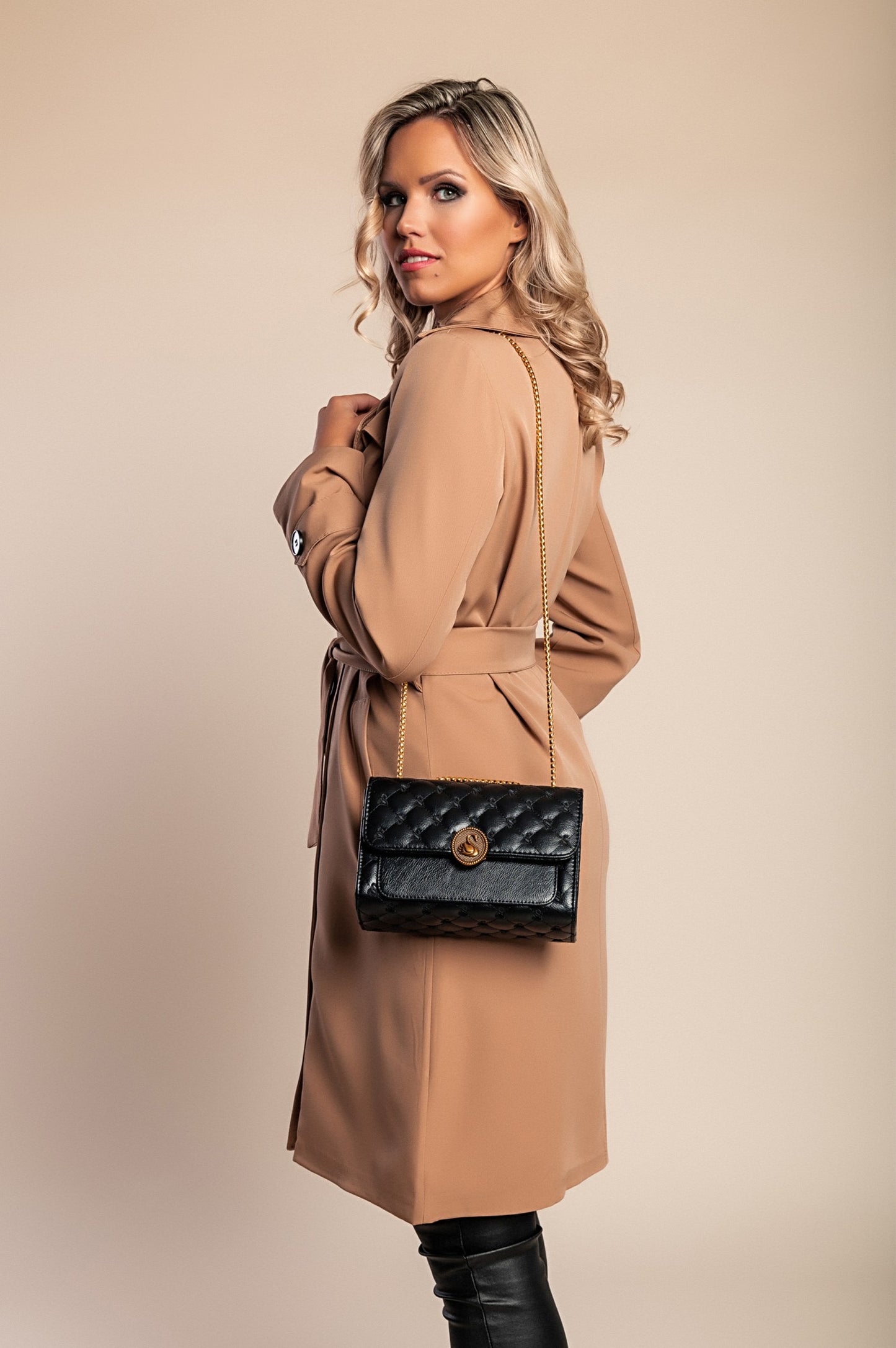 Elegante trench con bottoni, beige
