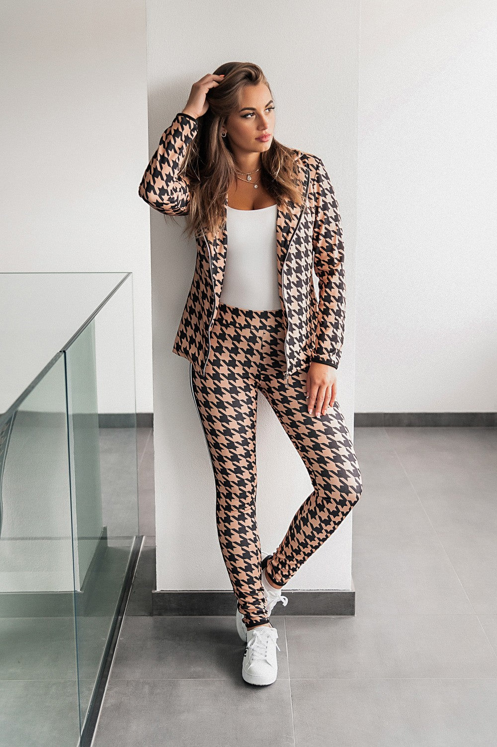 COMPLETO TAILLEUR ELEGANTE CON MOTIVO PEPITA MIRIAMA, BIANCO- NERO