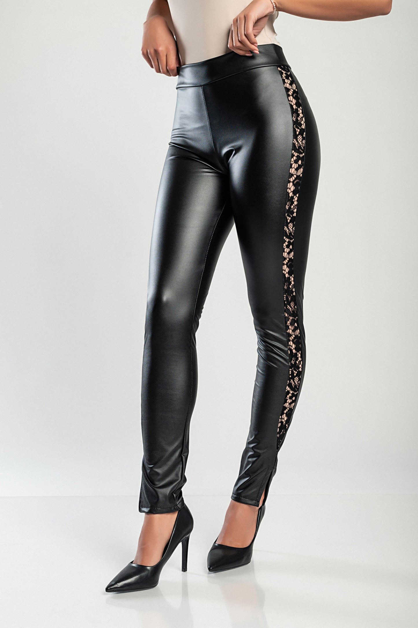 Eleganti leggings in ecopelle con pizzo Margaretta, nero