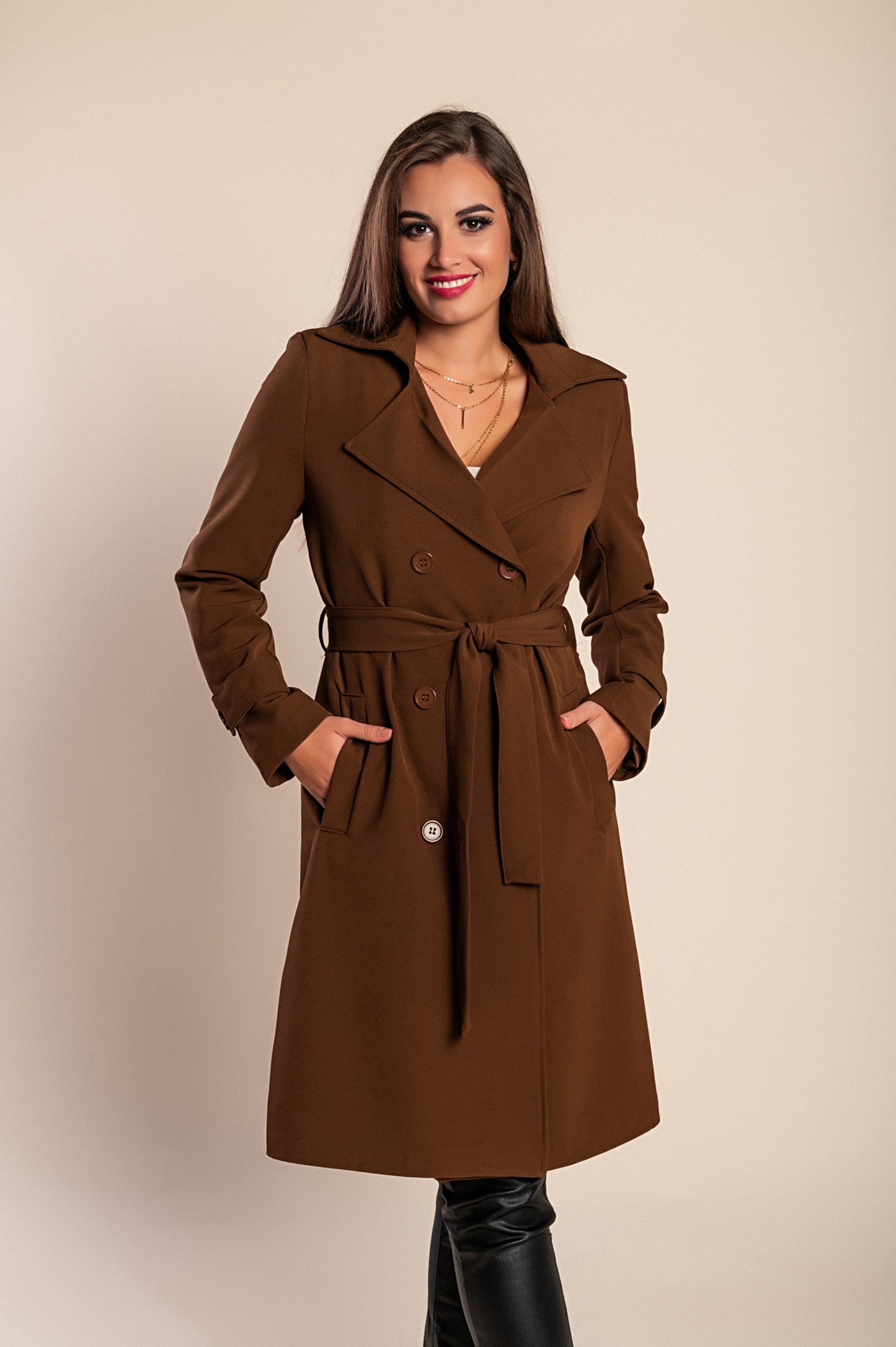 Trench elegante con bottoni, cammello