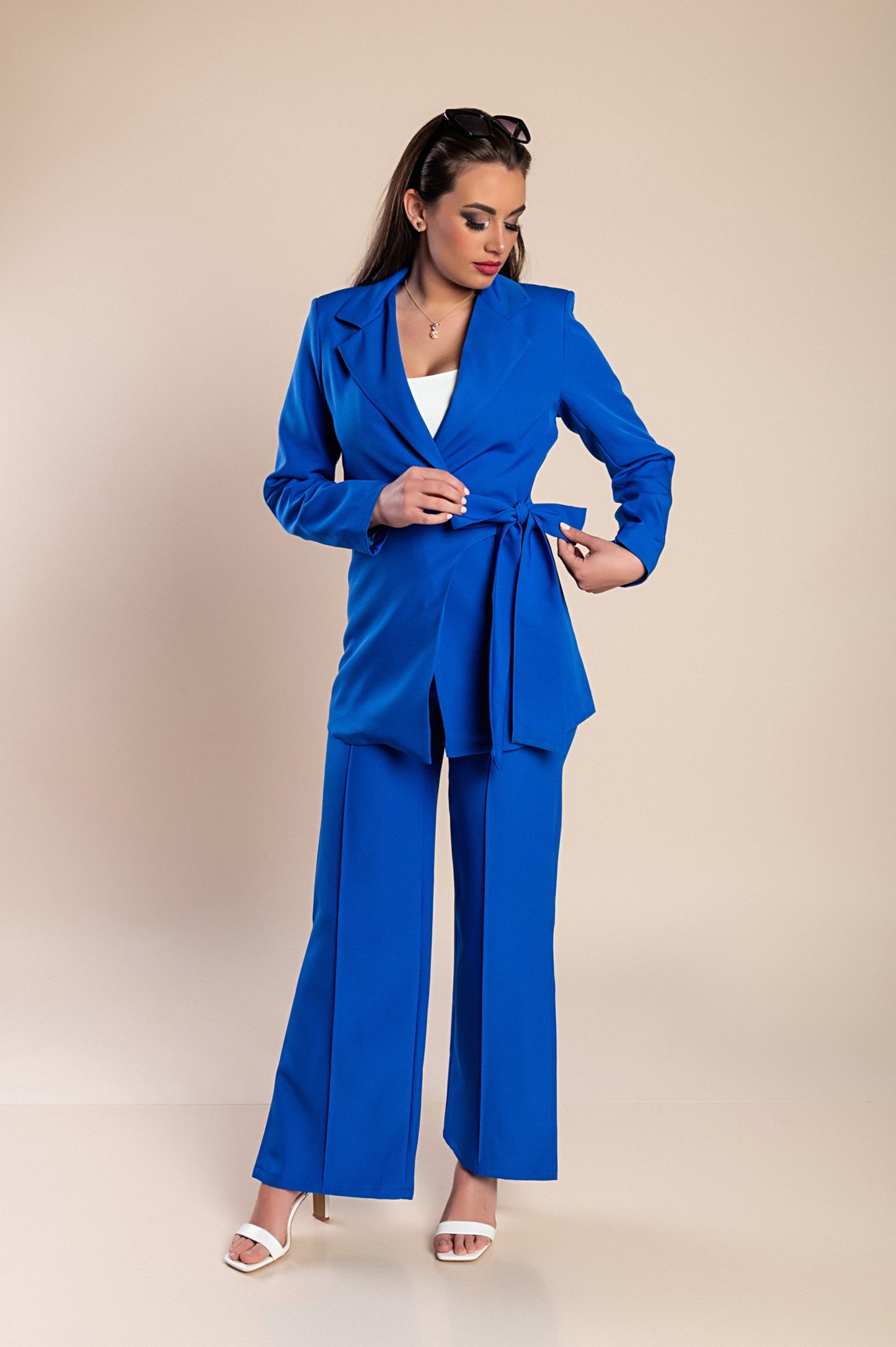 Completo giacca e pantaloni eleganti, beige