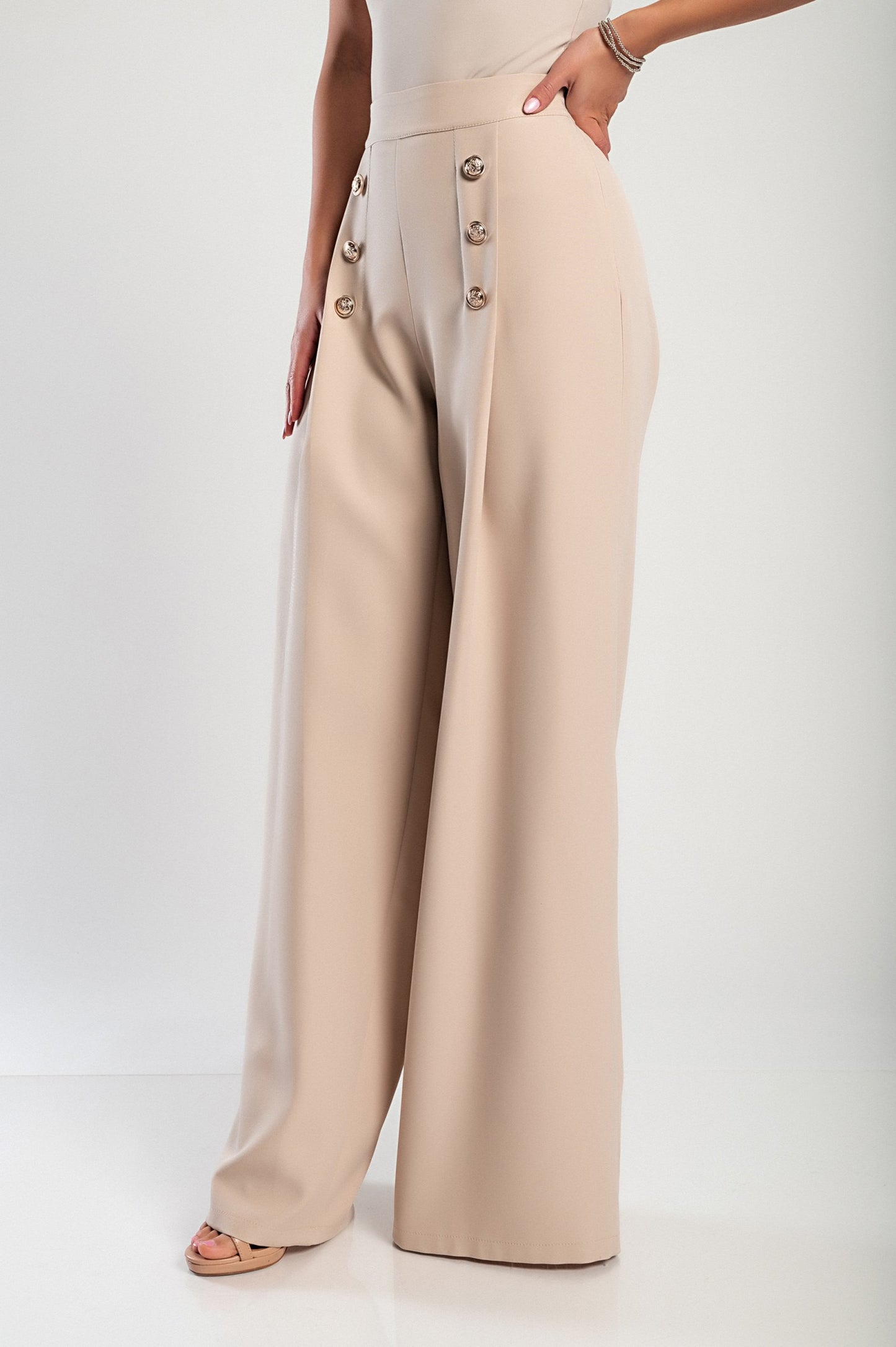 Elegante abito lungo con bottoni, beige