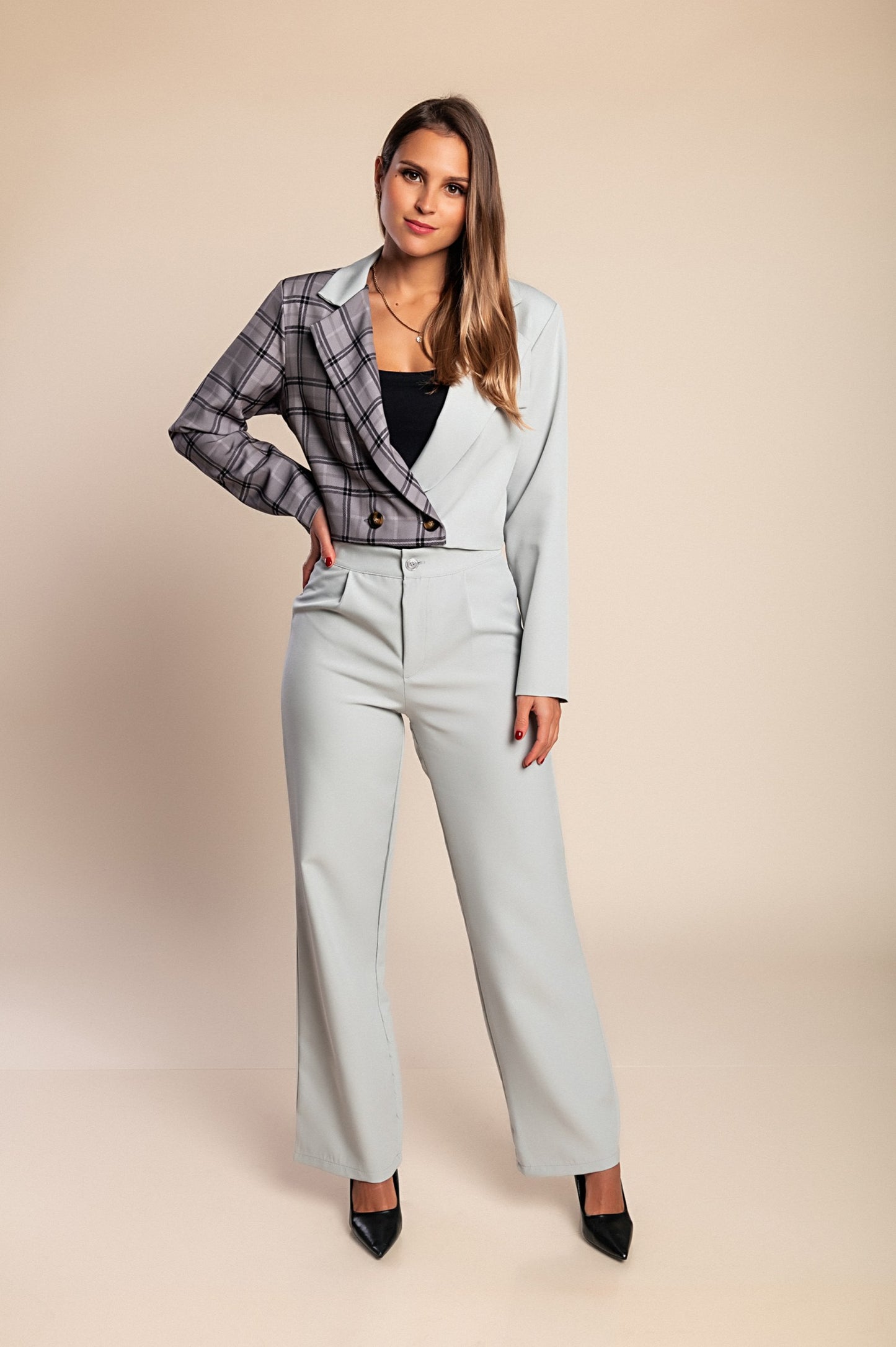 Elegante completo blazer e pantaloni con stampa a quadri, cammello