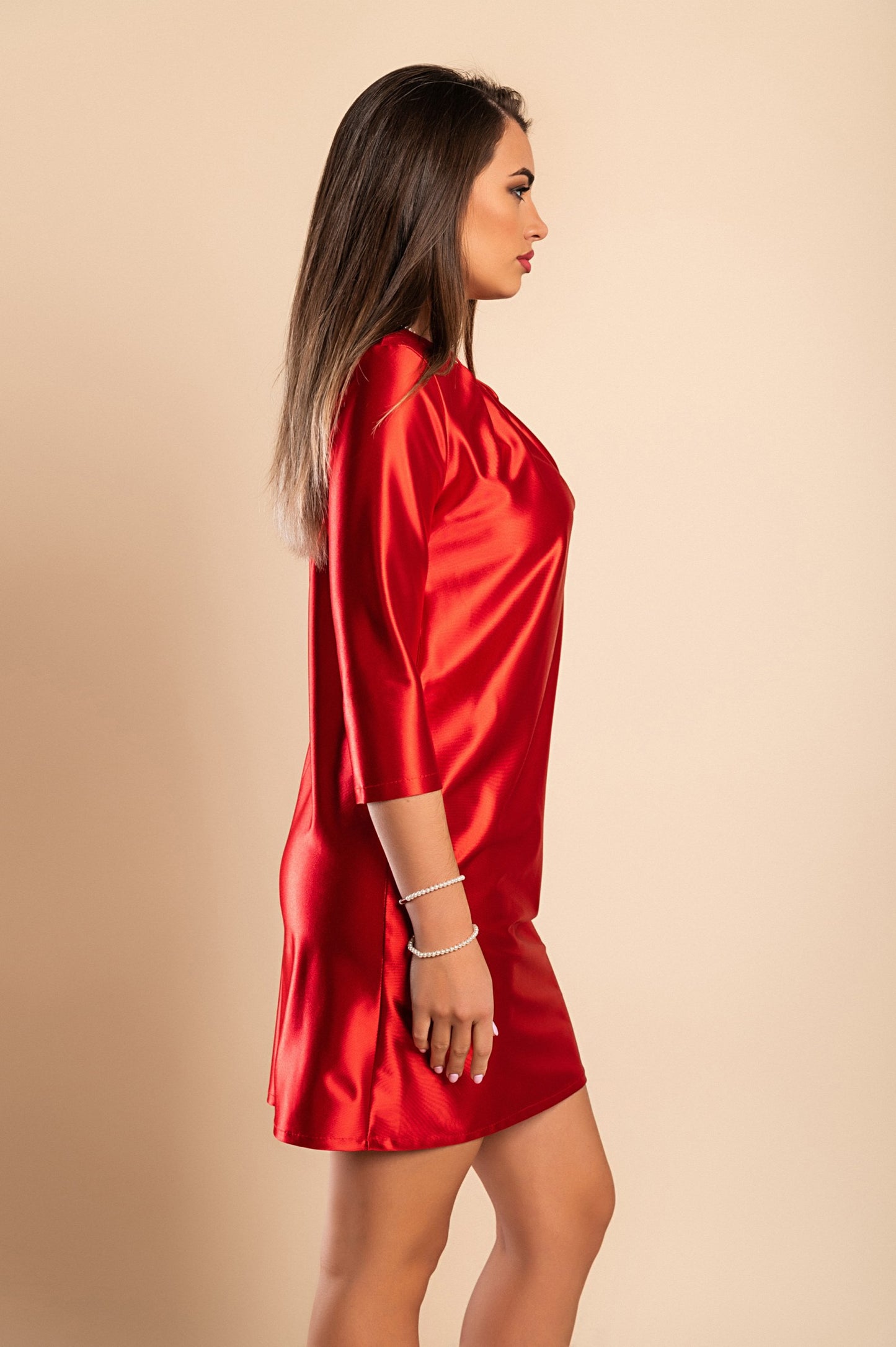 Mini abito elegante realizzato in simil raso, nero