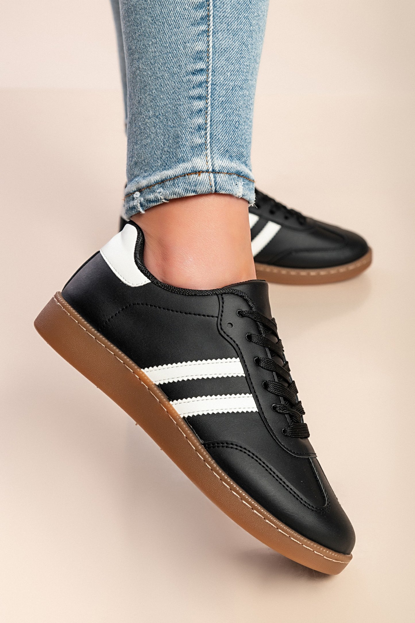 Sneakers alla moda, colore nero